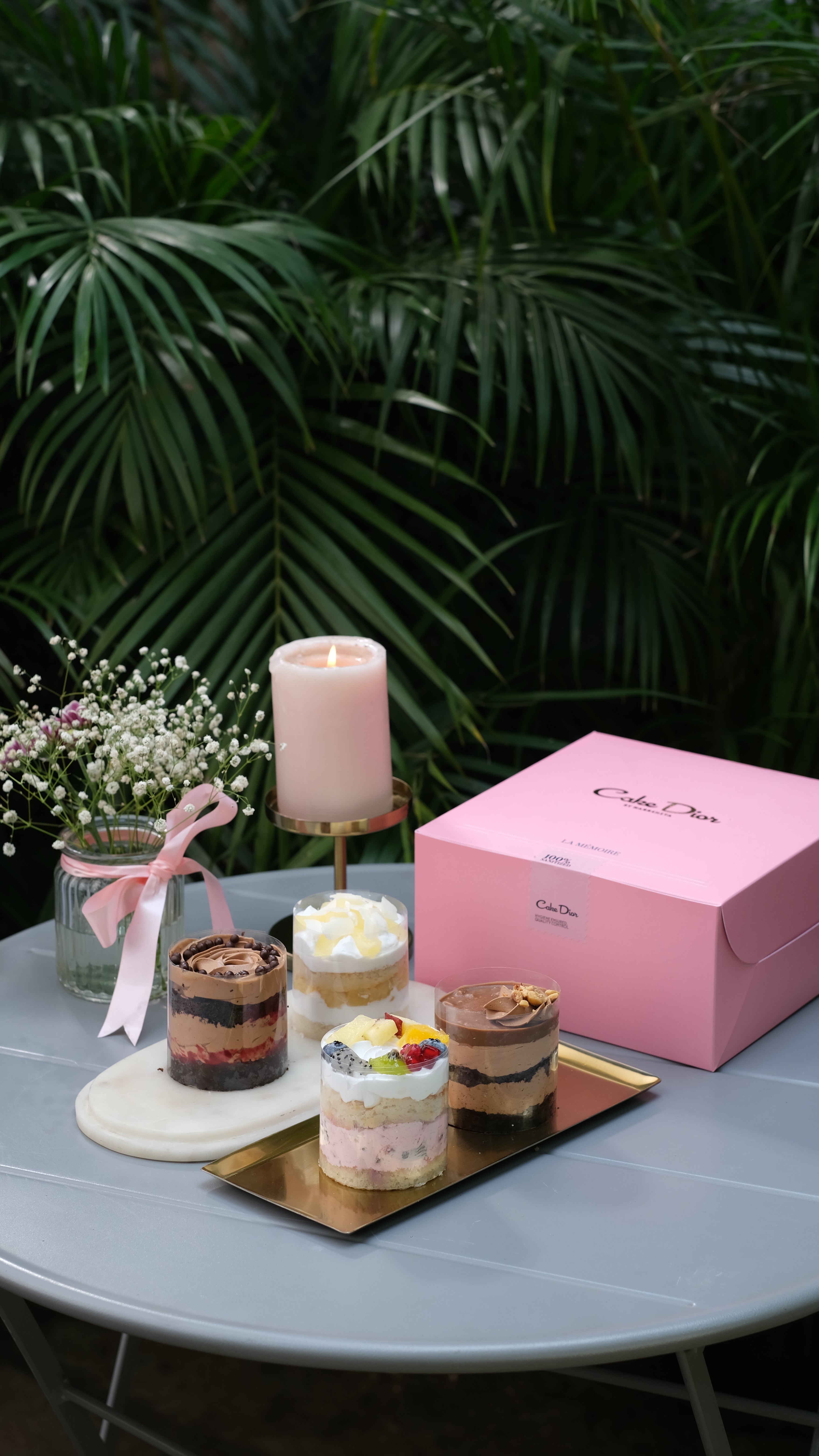 Box of 4 mini cakes