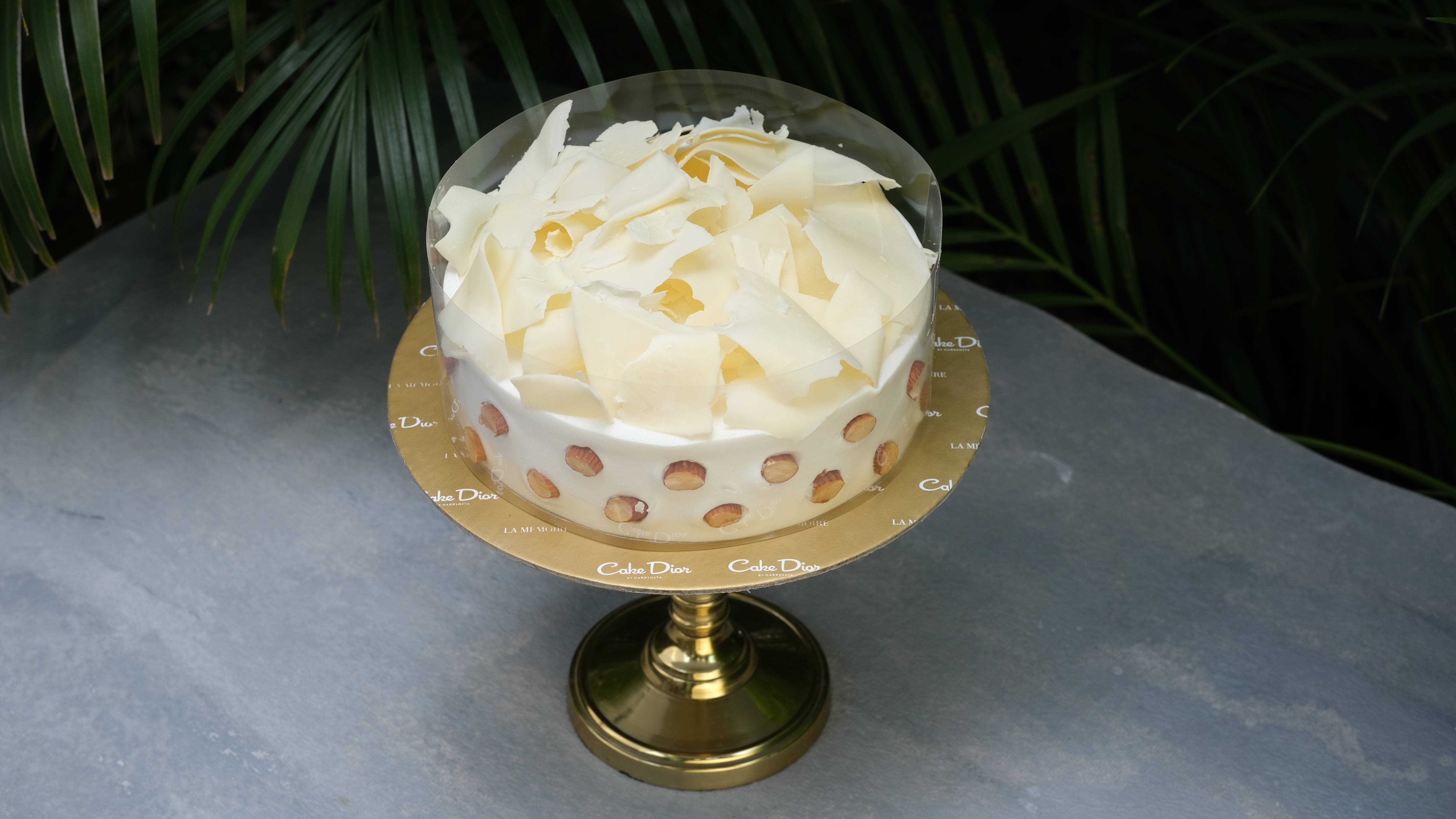 White chocolate roasted almond