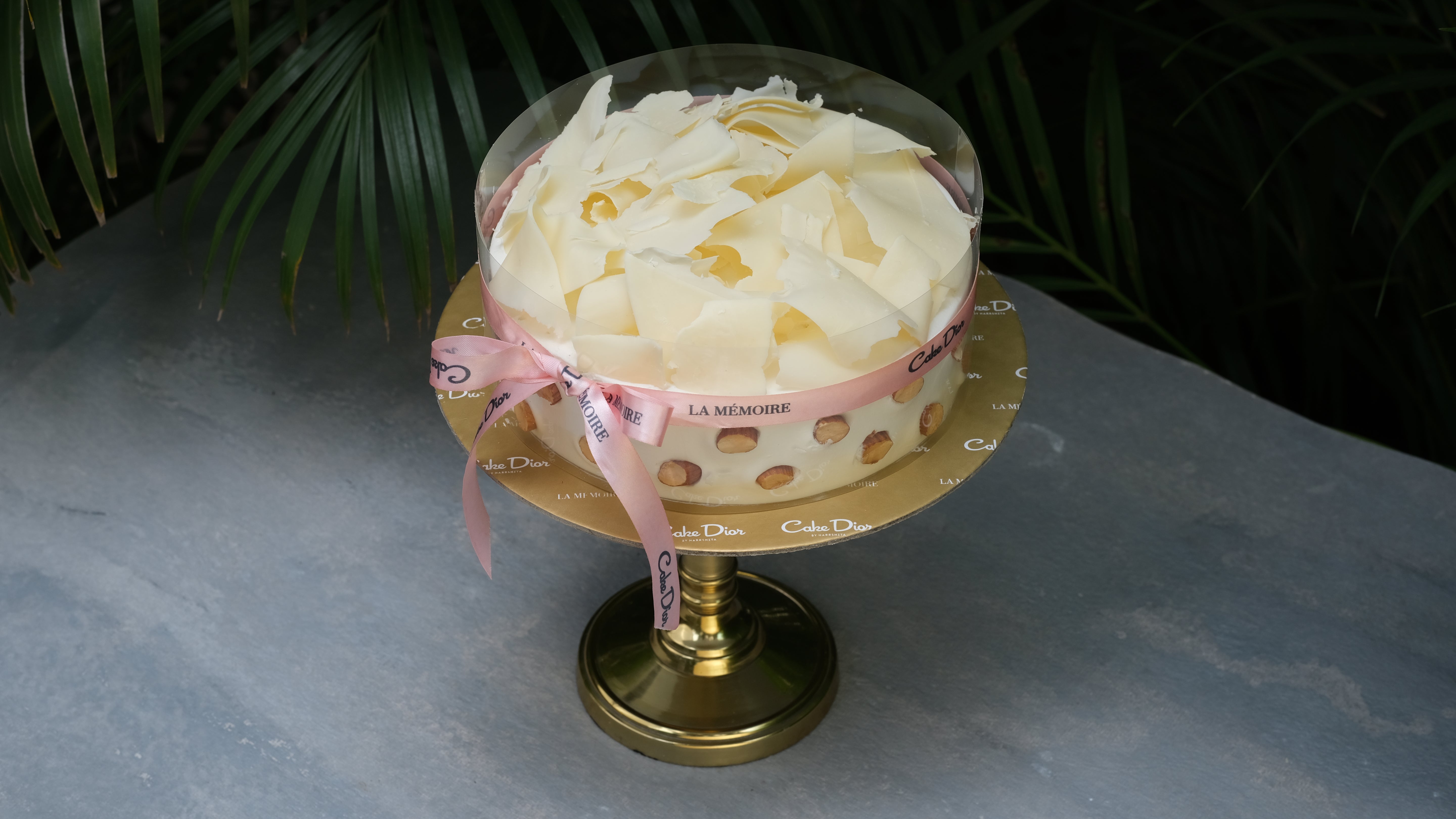 White chocolate roasted almond